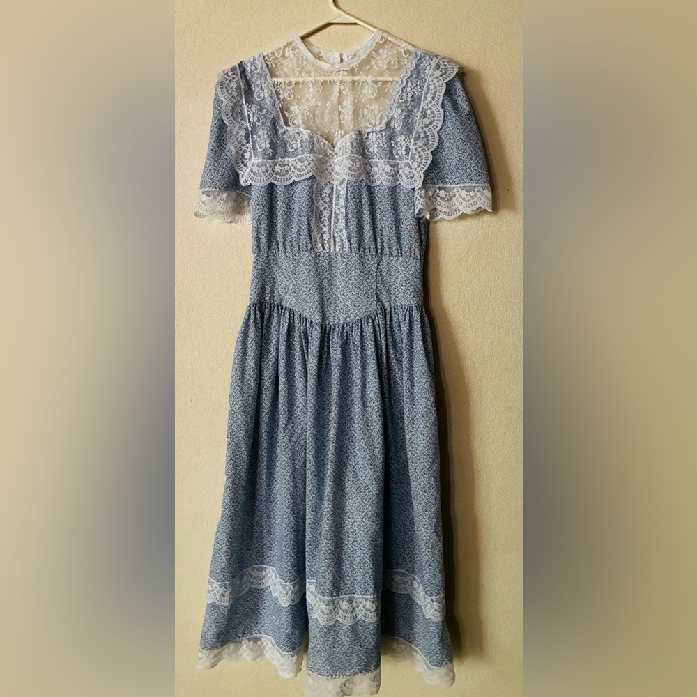 Gunne Sax by Jessica McClintock vintage blue and white lace dress. Size 9